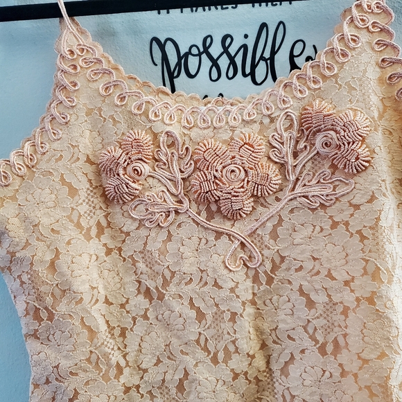 Sleeveless Lace Crochet Top Fully Lined Size Small - Picture 3 of 10